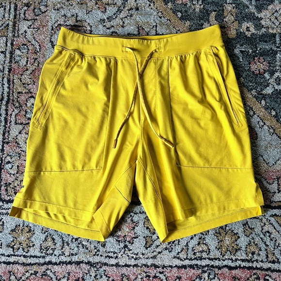 Lululemon License to Train Linerless Shorts 7” Yellow Sz Medium - Picture 5 of 10